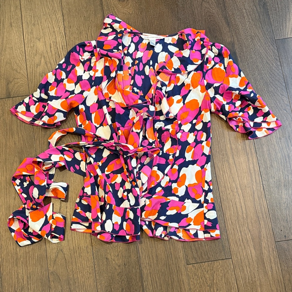 Diane von Furstenberg Multicolor Wrap Blouse Size 10 C9-003